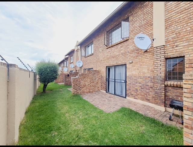 2 BEDROOM APARTMENT RENTED IN HALFWAY GARDENS
